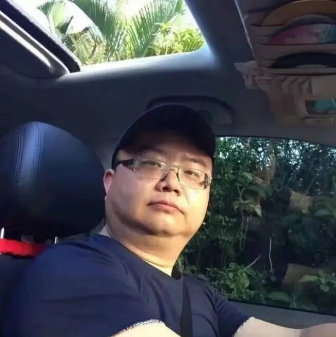“徽剑”微信公众号头像是他本人照片 图源:南方周末