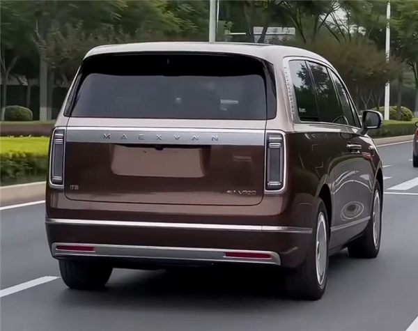 百万价位MPV！尊界V800实车曝光：车头巨大车标极其醒目