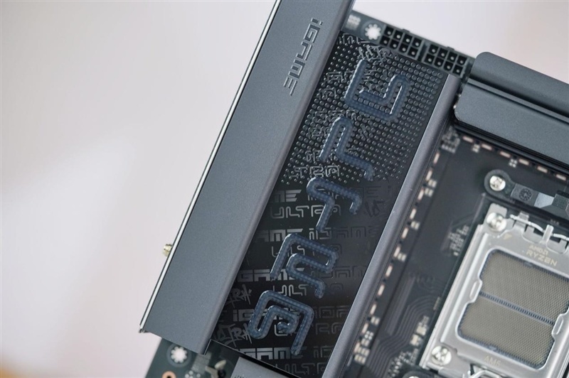 2000元以内没有敌手!iGame X870E ULTRA-S V14评测