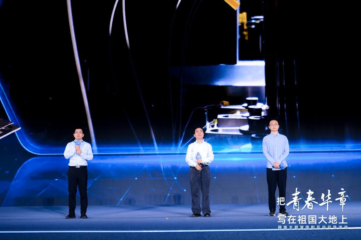 潘建伟（中）、陆朝阳（左）、邓宇皓在活动现场。主办方供图