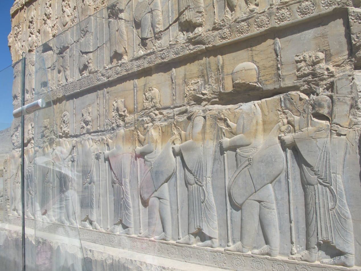 遗址石阙上的武士行列