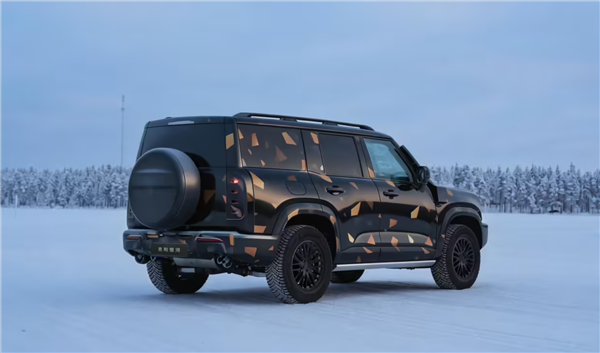 吉利方盒子登场！首款AI全地形硬核SUV定名“银河战舰700”