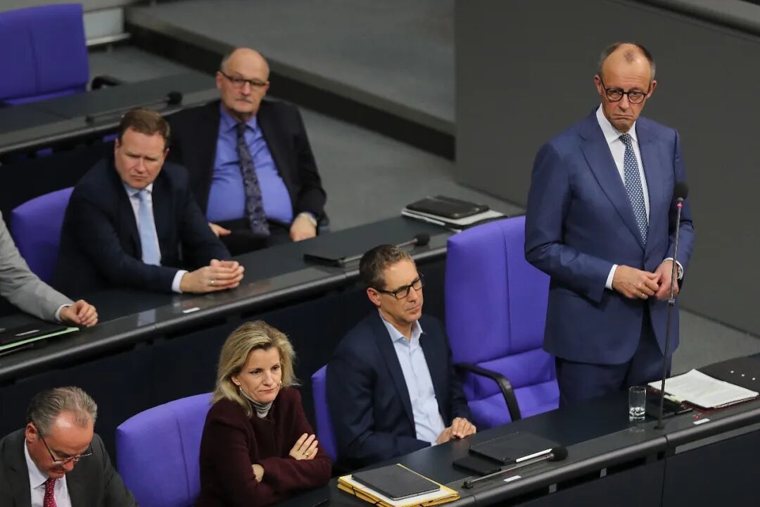 德国总理默茨(前排右一)/新华社记者 杜哲宇 摄