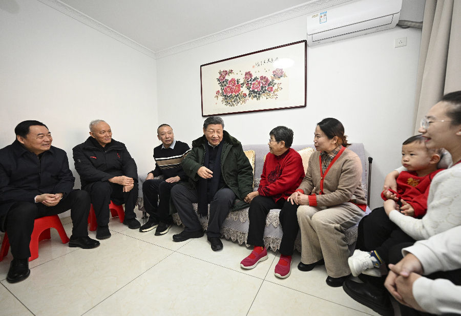 2025年1月23日上午，习近平总书记在辽宁沈阳大东区长安街道长安小区了解当地优化便民惠民服务、提升居民生活品质等情况。新华社记者 李学仁 摄