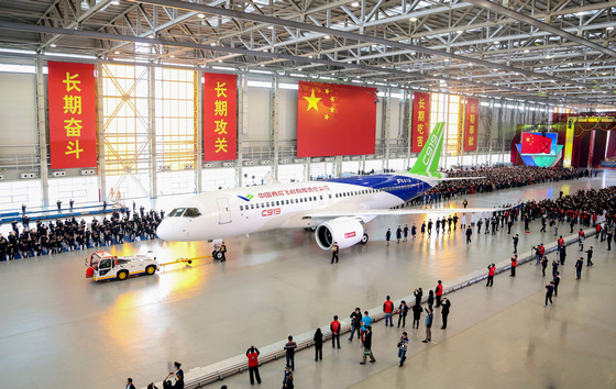 2015年11月2日,C919大型客机首架机总装下线 资料图