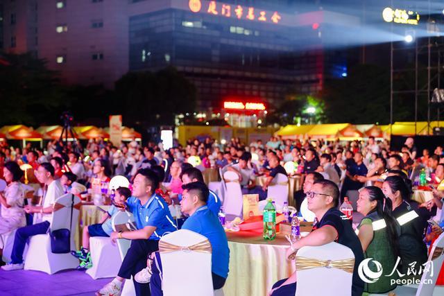 300余名新就业形态劳动者相约工会“娘家”。人民网记者 陈博摄