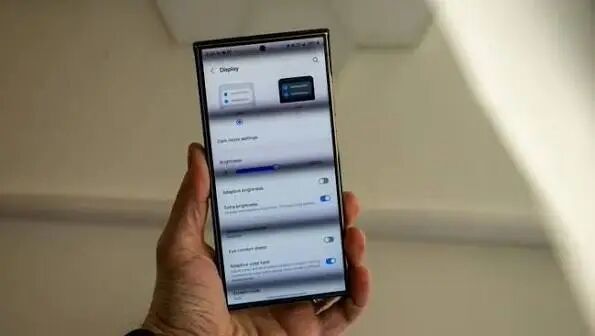 三星Galaxy S24 系列手机PWM 调光频率提升至492Hz