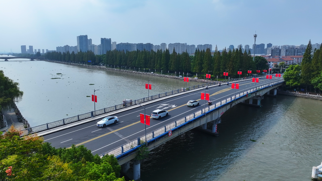 20260921《国庆氛围》摄于南珠大桥2_2178345.png