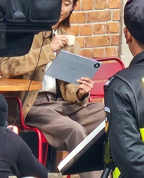 华为全新13.2英寸平板实机图曝光 采用星环影像设计