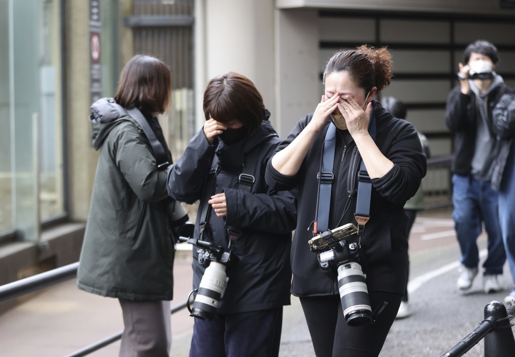 2023年2月19日,民众到上野动物园送别“香香”。这是“香香”被展出的最后一天。