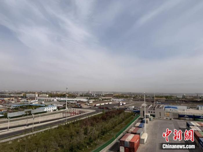 乌鲁木齐国际陆港区俯瞰图。中新网 许佳雯 摄