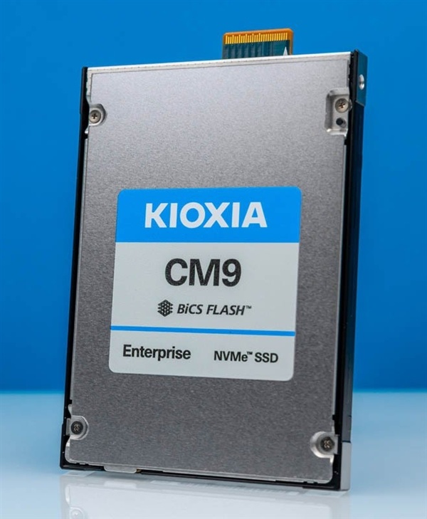 读取飙至14800 MB/s!铠侠推出CM9-R企业级固态硬盘:原生支持双端口防断连