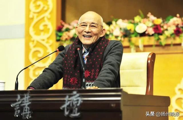 游本昌登临扬州讲坛(资料图片)。刘江瑞 摄