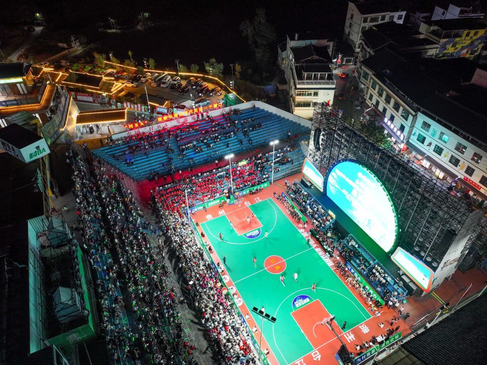 2025年10月12日，全国和美乡村篮球大赛（“村BA”）总决赛在贵州省台江县台盘村开赛。新华社发（袁福洪摄）