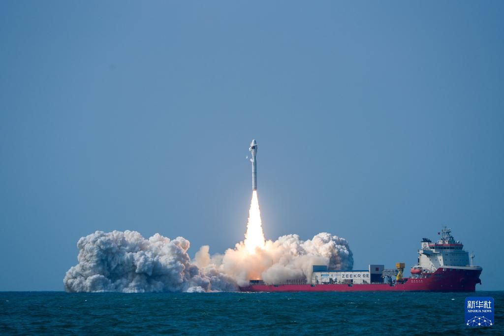 2月12日14时37分,我国太原卫星发射中心在广东阳江附近海域使用捷龙三号运载火箭,成功将巴基斯坦PRSC-EO2卫星、港中大一号卫星、电力红外卫星A星、数天宇星03-05星、空间环境监测卫星共7颗卫星发射升空,卫星顺利进入预定轨道,发射任务取得圆满成功。新华社发(郭金祺 摄)