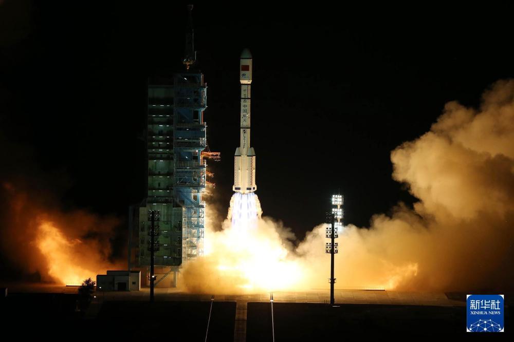 2016年9月15日，中国在酒泉卫星发射中心用长征二号F T2火箭将天宫二号空间实验室发射升空。 新华社记者 琚振华 摄