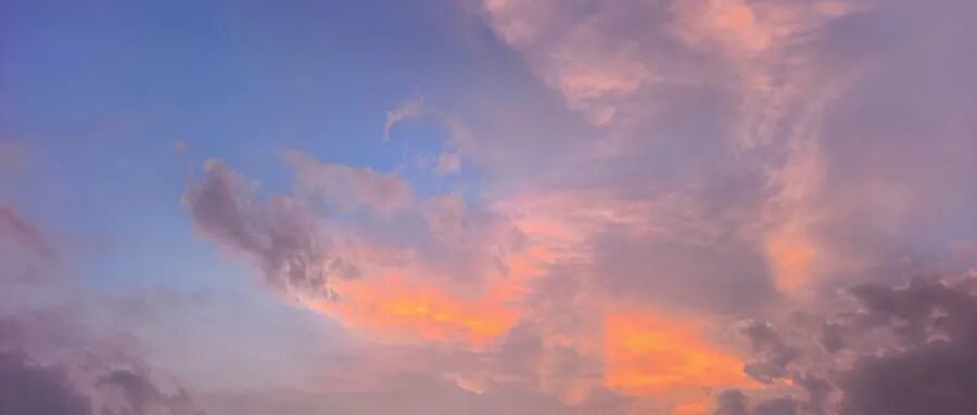 摄图网_702150303_黄昏晚霞天空云层实拍背景_(企业商用).jpg