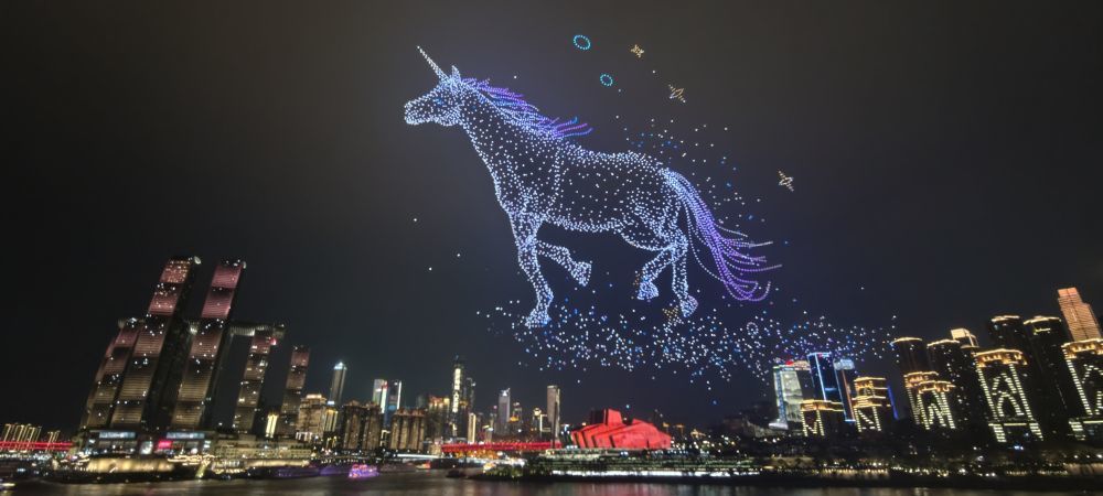 图为1月2日晚拍摄的“新韵重庆”无人机灯光秀。新华社发