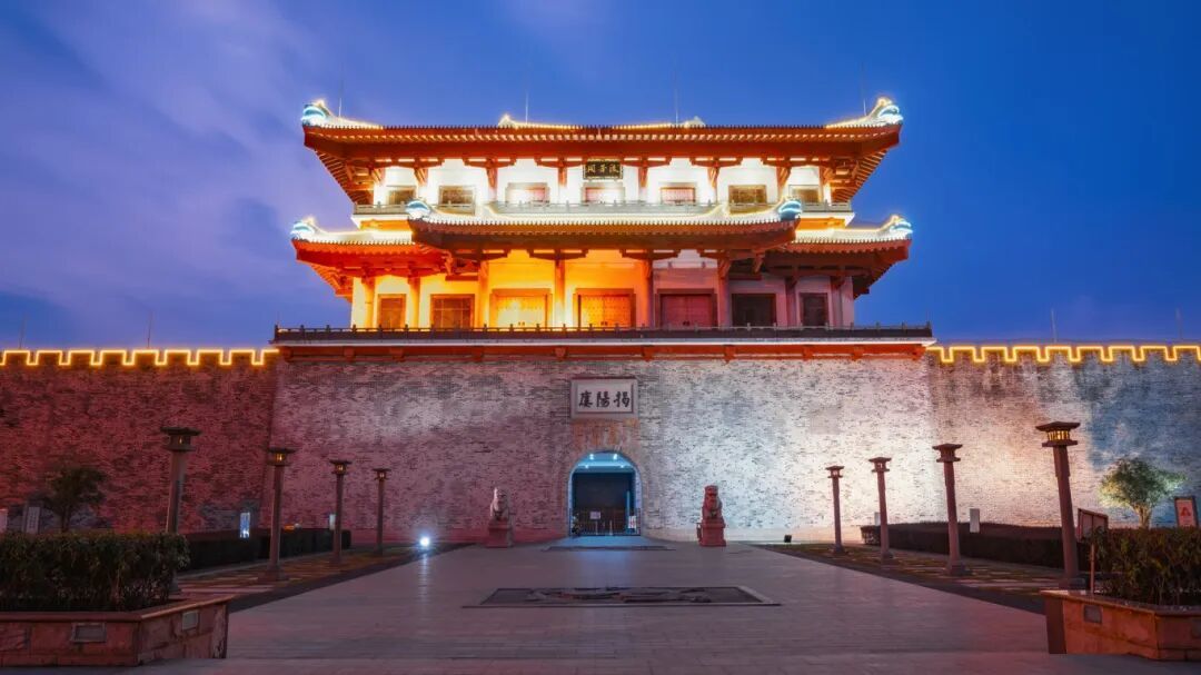 摄图网_502353264_banner_广东揭阳楼地标夜景(企业商用) (1).jpg