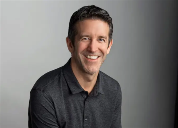 不止新CEO！苹果硬件团队换帅：芯片老兵斯鲁吉出任首席硬件官