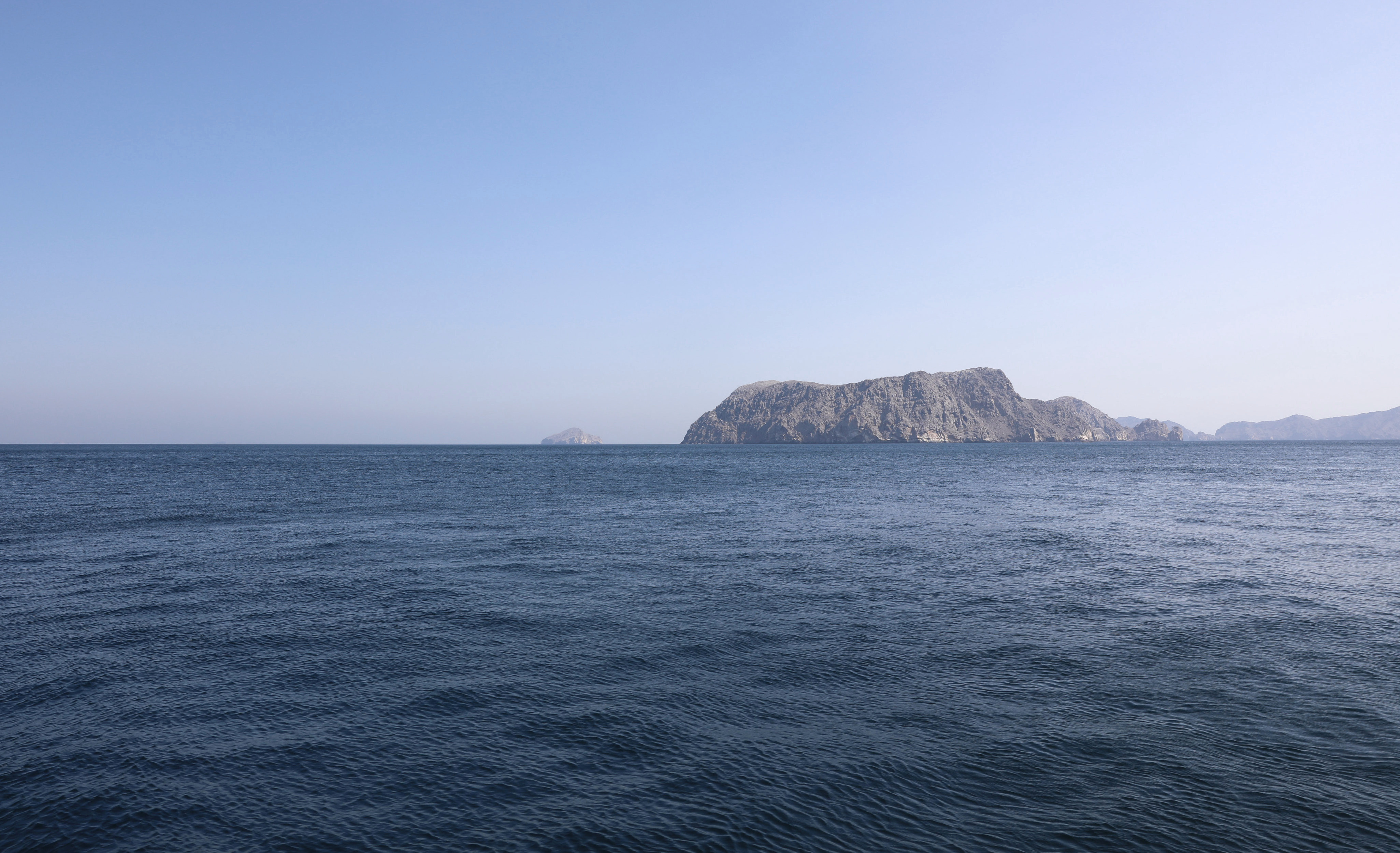 这是2025年2月19日拍摄的霍尔木兹海峡的资料照片。新华社记者汪强摄