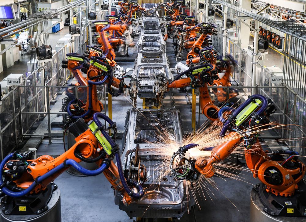 这是在广州番禺广汽智联新能源产业园拍摄的埃安智慧产线（2025年2月24日摄）。 新华社记者刘大伟 摄