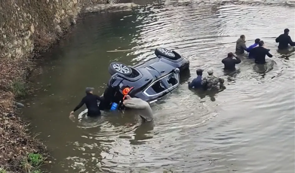 寒江挽回显担当！景德镇瑶里干群联手铸就人命防地