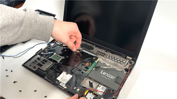 100多元让14岁老笔记本重生!ThinkPad换上IPS屏:视觉体验判若两机