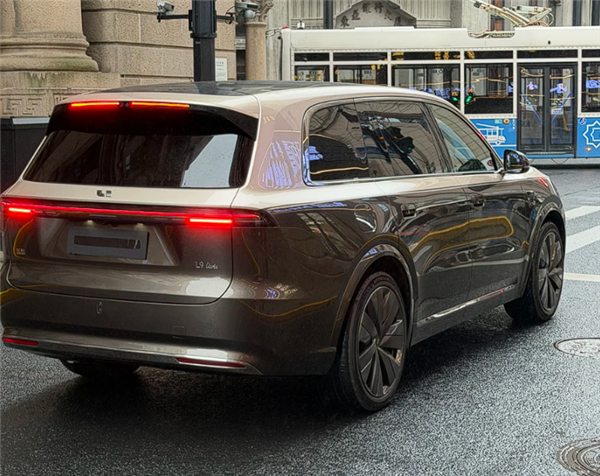 新一代理想L9无伪实车曝光：整体变圆润 首次用上双色车漆