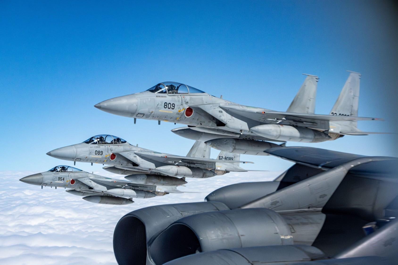 2026年2月,日本自卫队F-15战斗机与美军B-52轰炸机在东海、日本海空域组织联合训练。日本防卫省