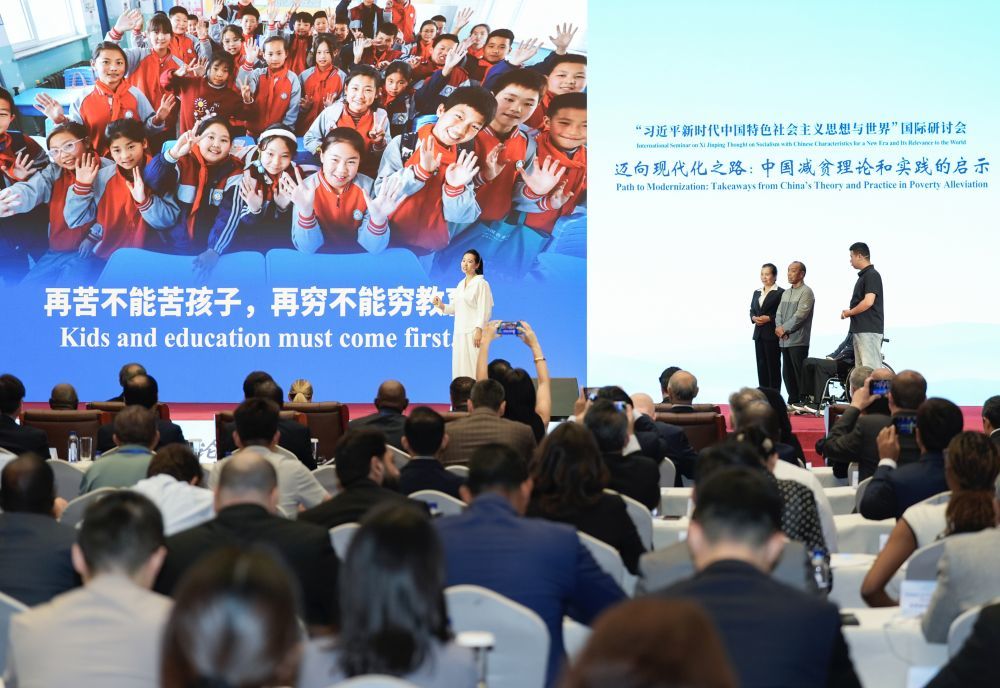 7月9日，来自宁夏的代表在开幕式故事分享环节讲述脱贫攻坚故事。 新华社记者 杨植森 摄