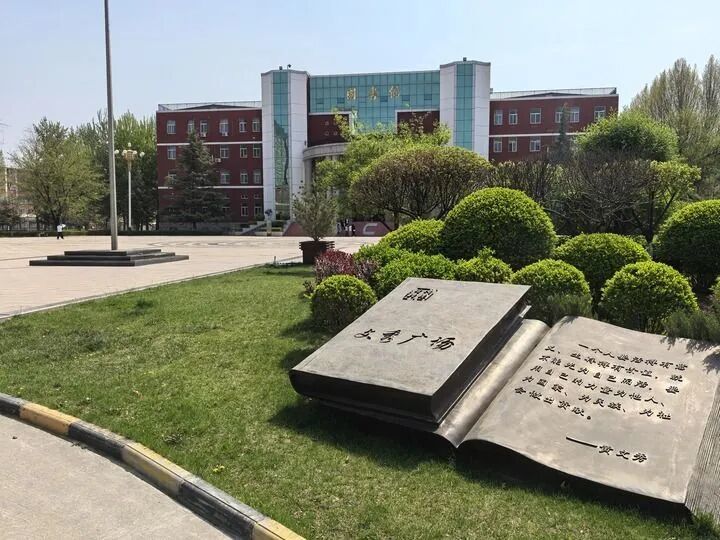 长治学院南校区的文秀广场。新华每日电讯记者刘扬涛 摄