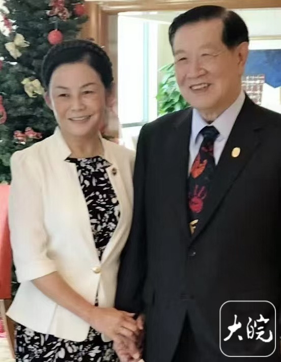 李昌钰博士与夫人蒋霞萍的合影