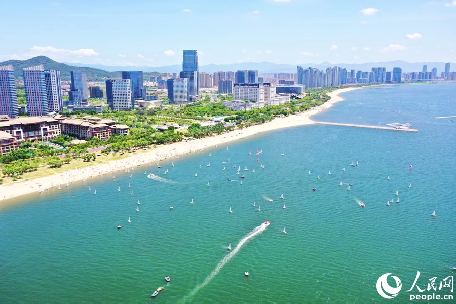 昔日滩涂旧貌换新颜,厦门环东浪漫线成为城市新名片。人民网记者 陈博摄