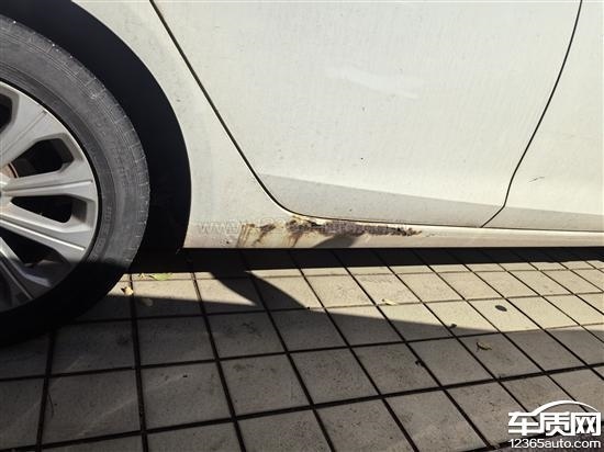 车门侧栏锈蚀严重成通病 长安福特福睿斯遭车主集体投诉