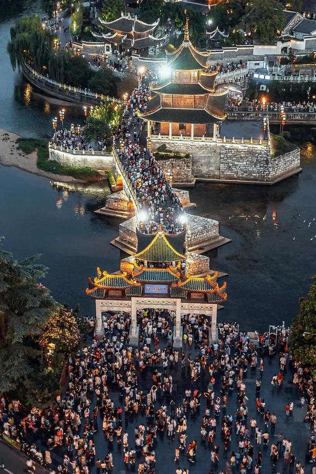 贵阳，异邦东谈主来华热度飞腾最快黑马城市TOP3！