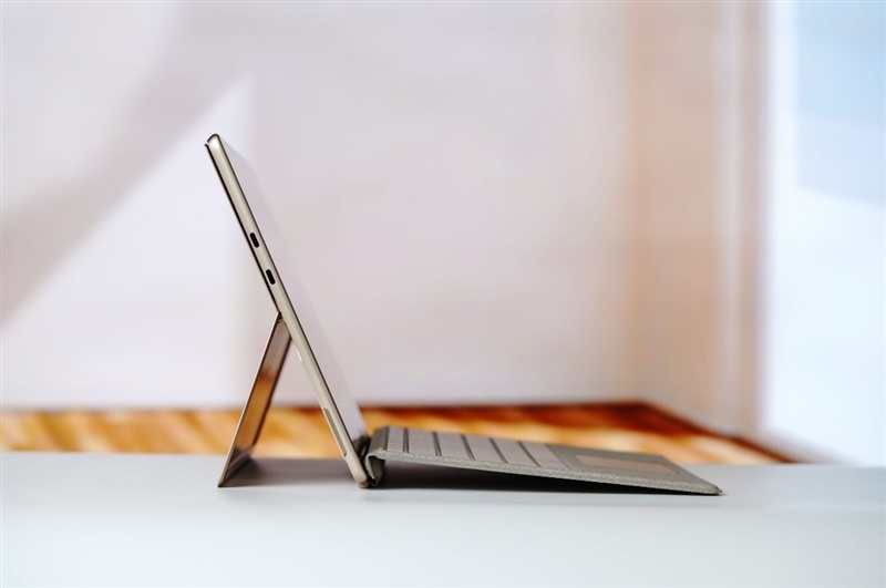 新一代 Surface Pro，13英寸评测：性能能效进步巨大 核显媲美最新X86