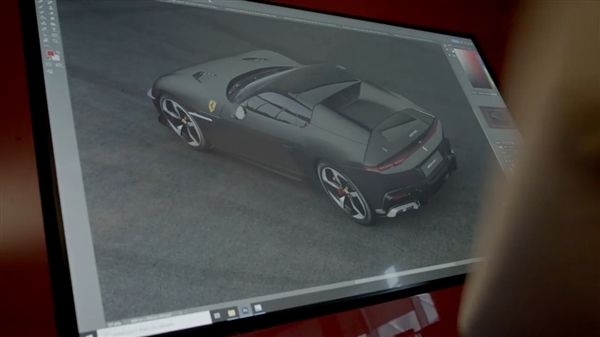 周杰伦现身意大利摩德纳 定制专属法拉利V12超等跑车