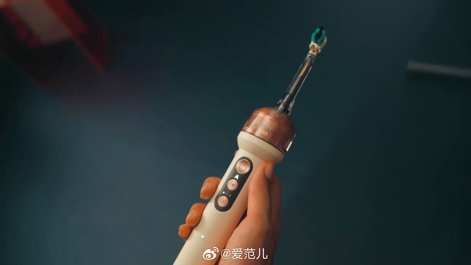【戴森喷水牙刷上市数日后在法国暂停销售】 #戴森暂停法国Camera