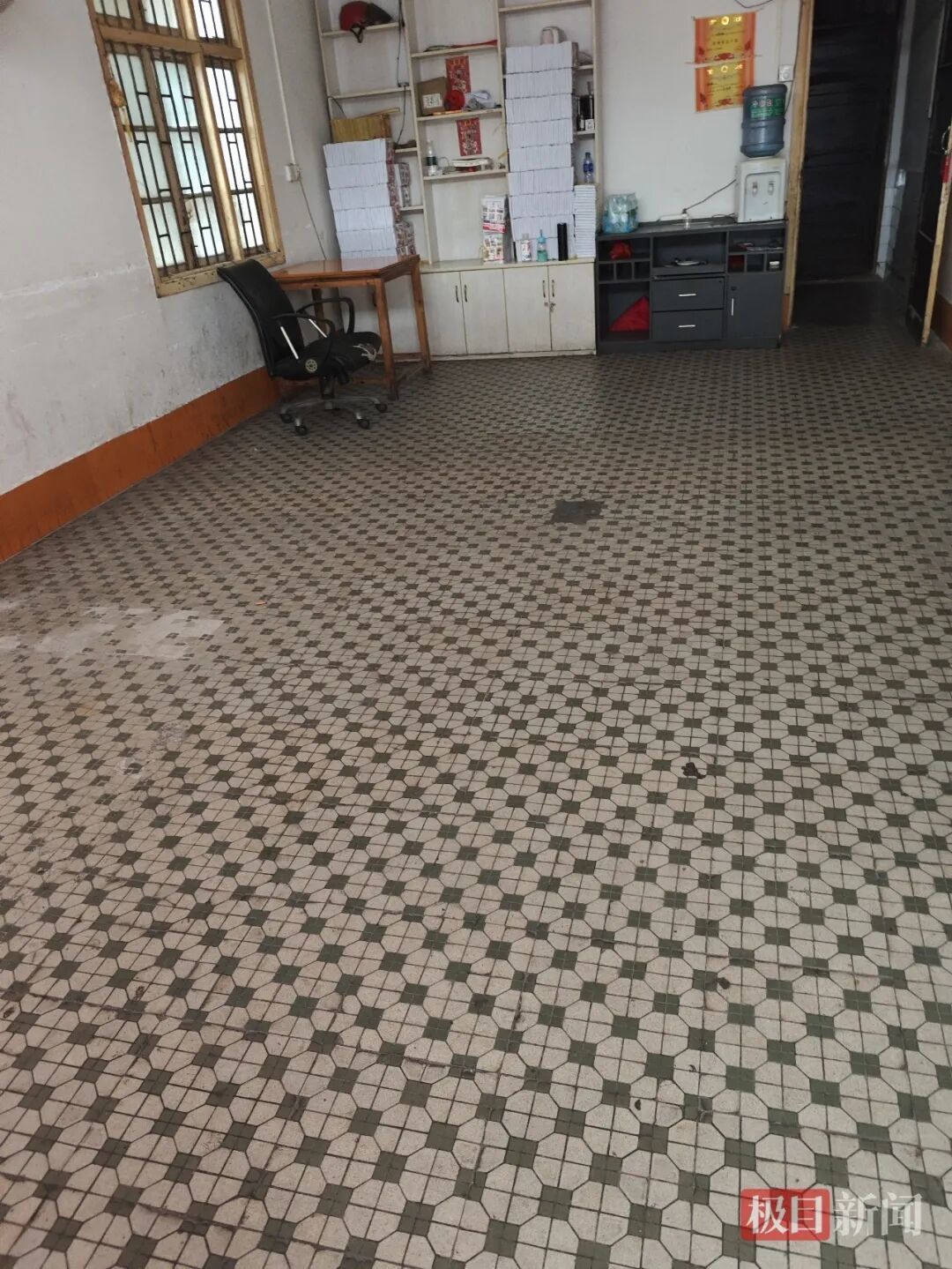 “扶老人遭索赔”事件屋内牌桌已拖走,房东称店主可能会转让