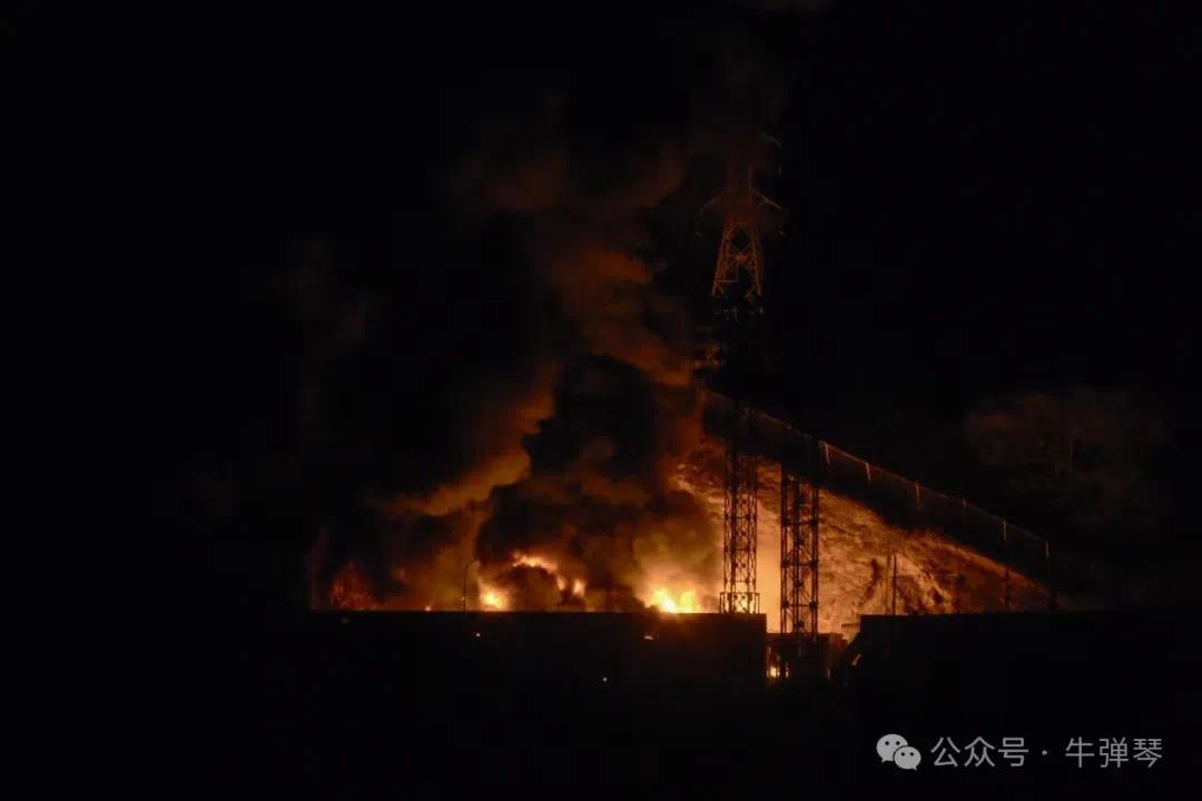 这是周六加拉加斯一系列爆炸后,委内瑞拉最大军事基地富尔特蒂乌纳发生火灾的照片。