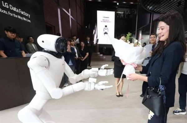 黄仁勋之女黄敏珊来华:现身北京2026世界机器人大会