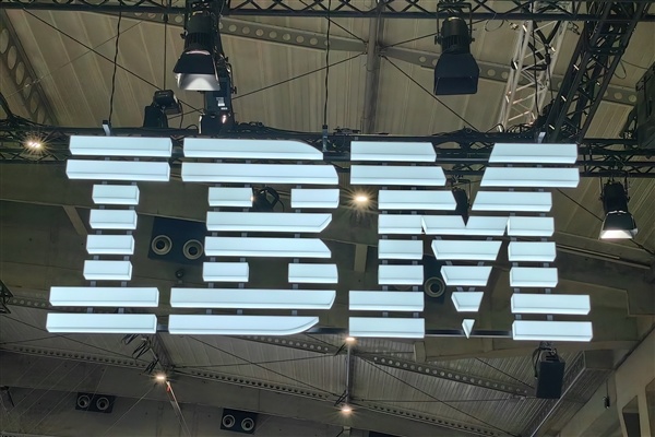 IBM的历史性暴跌意味着什么：硬件正在蚕食所有人的蛋糕！