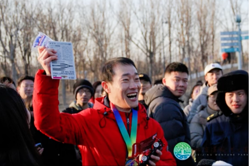 第一次比赛时,太岁带着自己的爱车夺冠。(图/受访者提供)