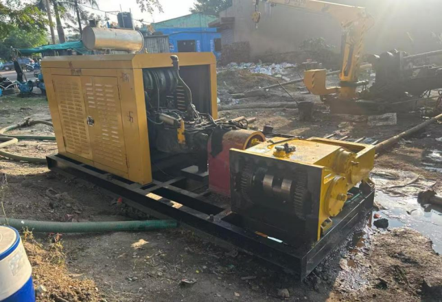 ◆张成销售给印度客户的顶管机,用来铺设地下管道。(图源:张成)