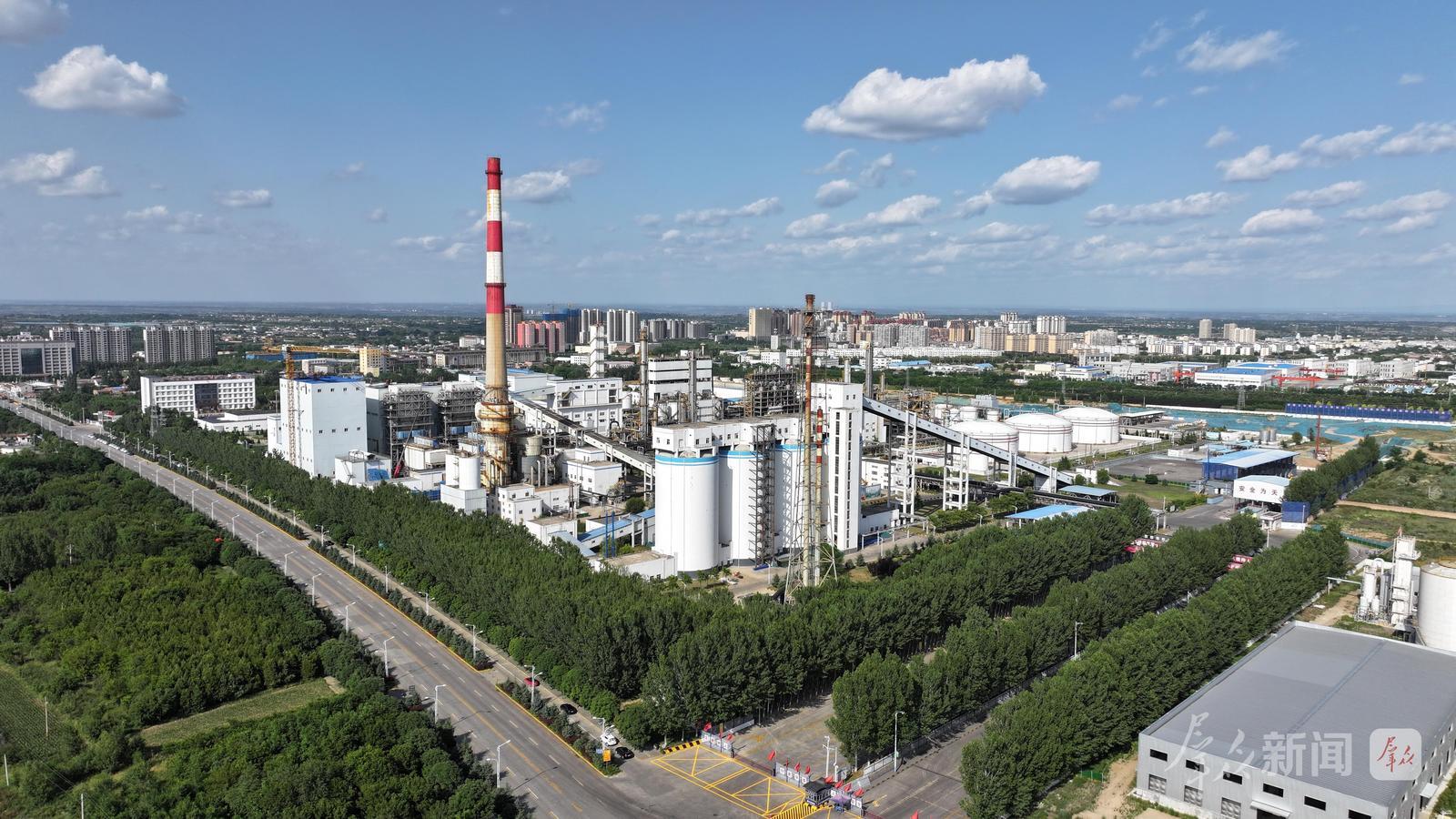 长武经济技术开发区内聚集了一批煤炭、化工和精细化工、装备制造等企业，今年1月被评为陕西省2025年度特色专业园区。图为开发区一角（资料照片）。 受访单位供图