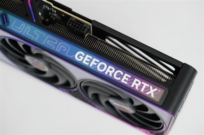 显卡界的嘻哈涂鸦!七彩虹iGame RTX 5070 Ultra OC评测:同价位颜值与散热双天花板