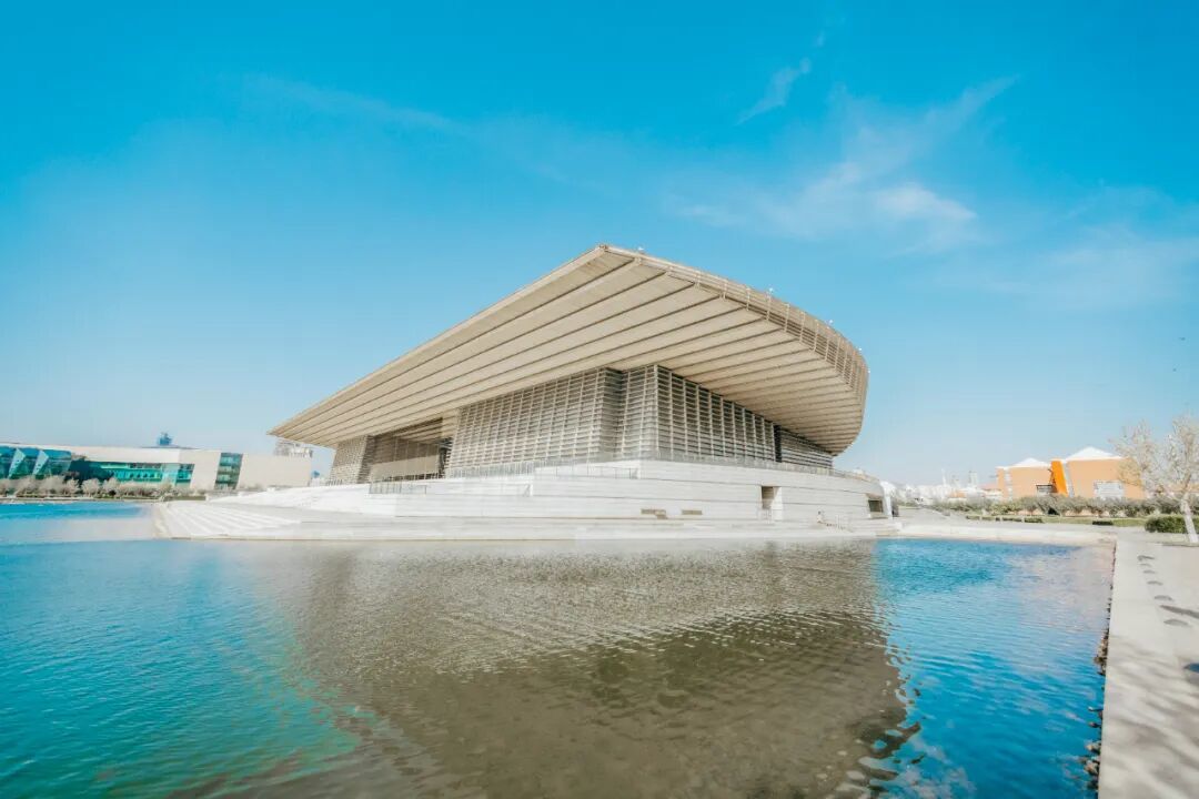 摄图网_502363918_天津大剧院城市建筑风光_(企业商用).jpg