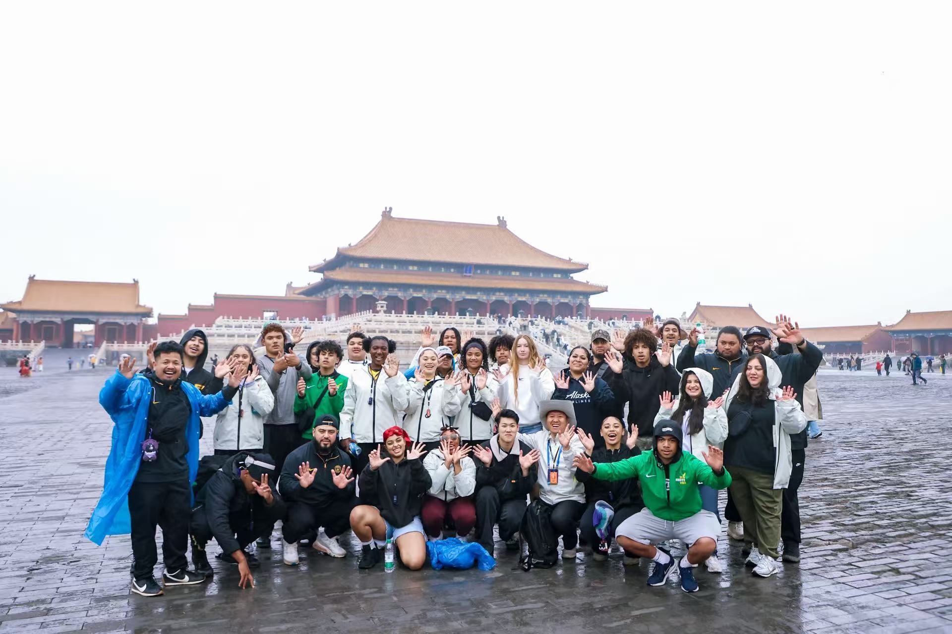 代表团参观故宫博物院