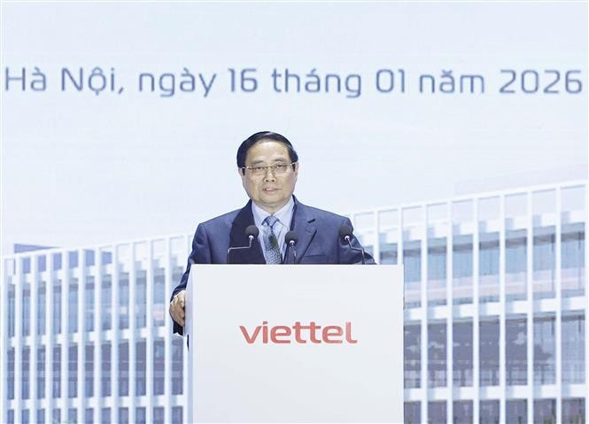 越南总理范明政在动工仪式上发言。 越通社